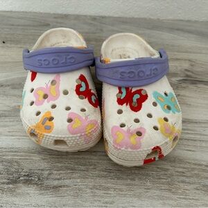 CROCS White Kids Butterfly Clogs with Purple Heel Strap
